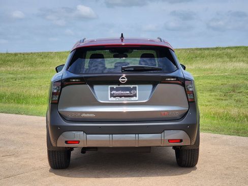 New 2026 Nissan Kicks SR AWD/4WD image 8