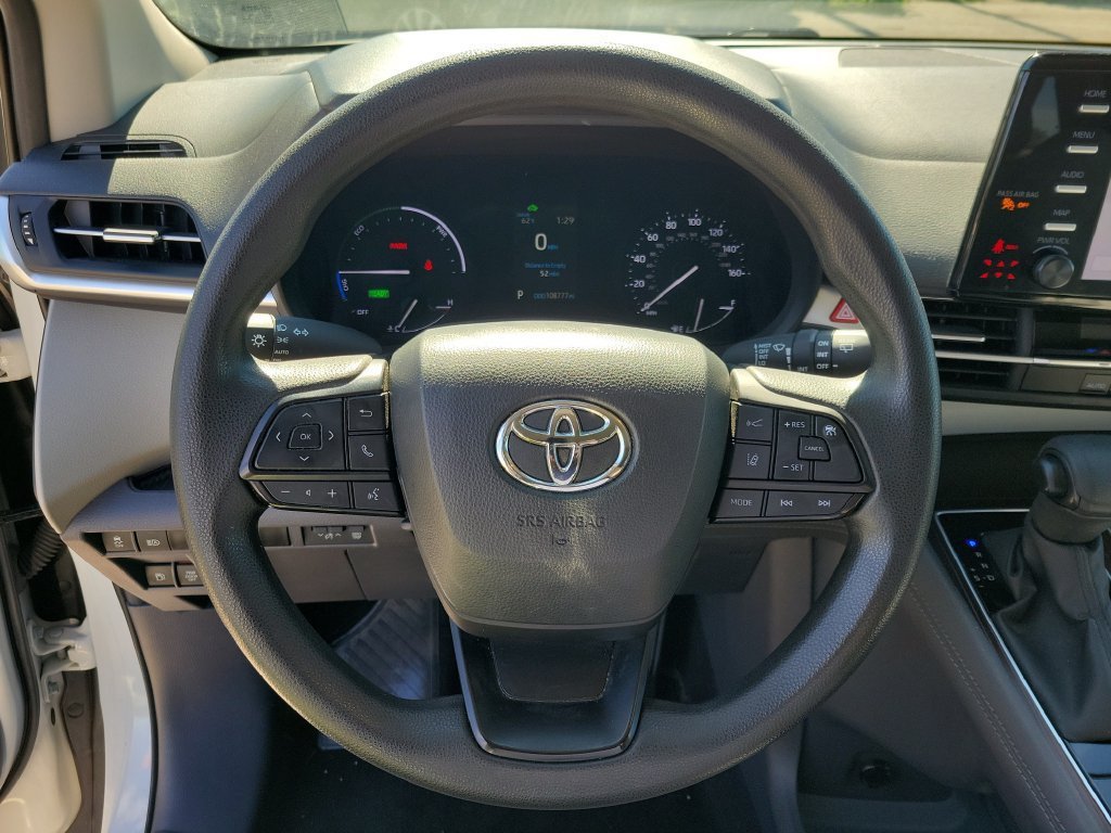 Used 2024 Toyota Sienna LE AWD/4WD image 22