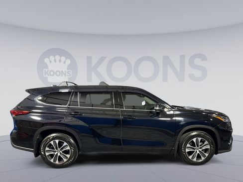 Used 2020 Toyota Highlander LE image 8