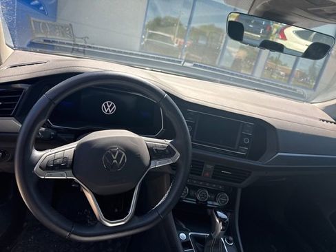 Used 2022 Volkswagen Jetta SE FWD image 6