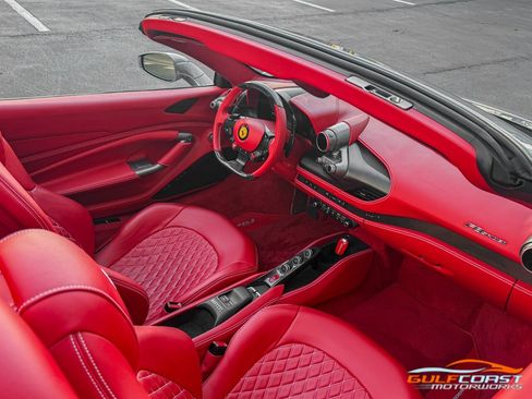 Used 2021 Ferrari F8 Tributo image 26