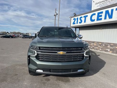 Used 2023 Chevrolet Suburban Premier AWD/4WD image 2