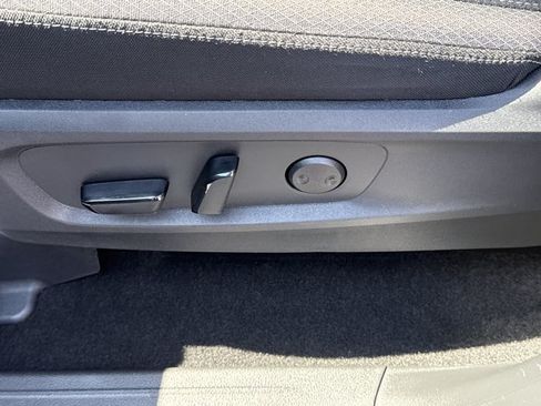 Certified 2025 Nissan Pathfinder SV FWD image 15