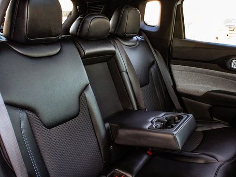 Used 2025 Jeep Compass Latitude w/ Sun & Sound Group image 40