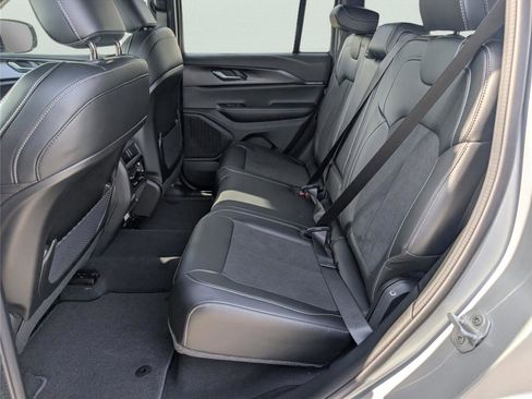 New 2025 Jeep Grand Cherokee Altitude image 33