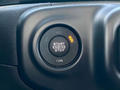 Used 2022 Jeep Wrangler Unlimited Sahara AWD/4WD image 19