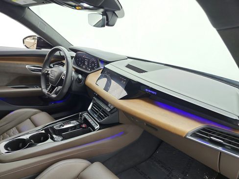 Used 2022 Audi RS e-tron GT image 18