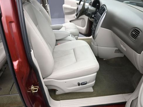 Used 2007 Chrysler Town & Country Touring w/ Luxury Group image 16