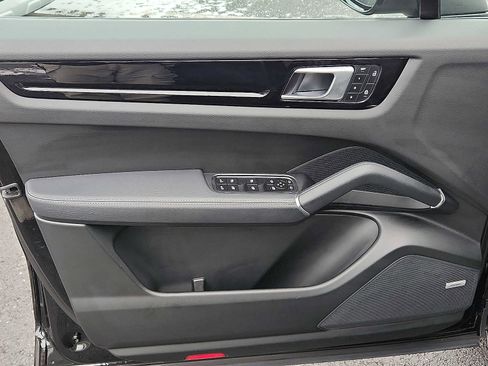 Used 2023 Porsche Cayenne image 12