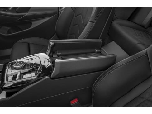 Used 2025 BMW 530i w/ M Sport Package RWD image 16