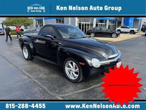 Used 2004 Chevrolet SSR w/ Preferred Equipment Group image 1