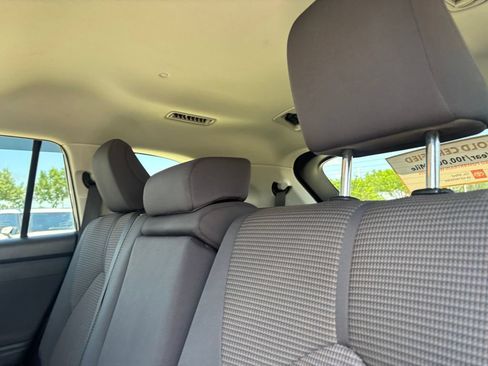 Used 2022 Toyota Highlander L FWD image 23