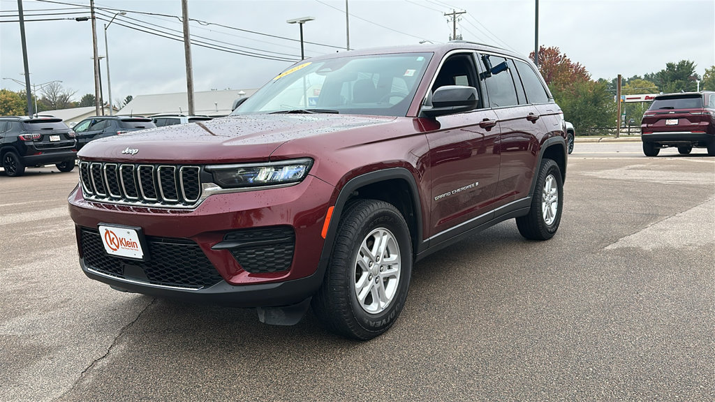 Used 2025 Jeep Grand Cherokee Laredo w/ Luxury Tech Group I AWD/4WD image 3