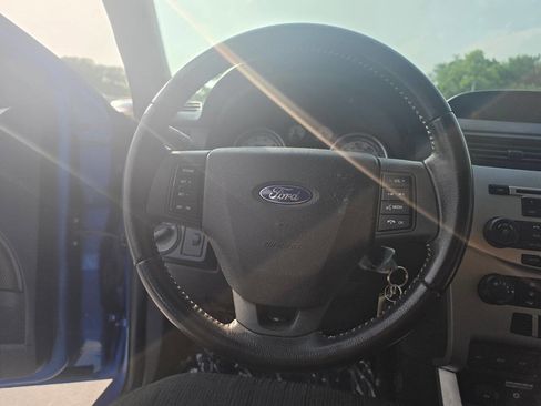 Used 2010 Ford Focus SE FWD image 39
