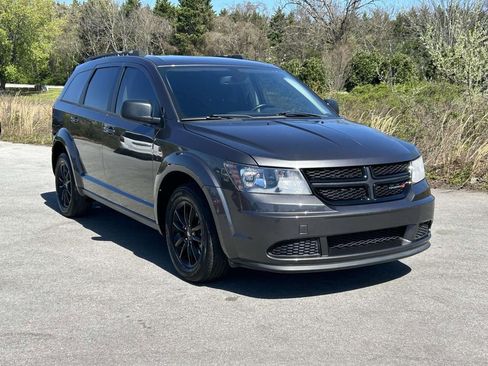 Used 2020 Dodge Journey SE w/ SE Popular Equipment Group image 1
