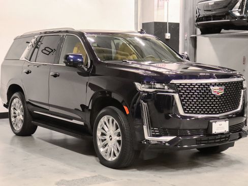 Used 2024 Cadillac Escalade Premium Luxury AWD/4WD image 7