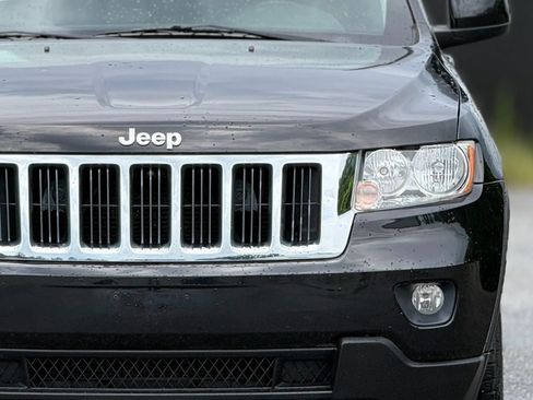 Used 2011 Jeep Grand Cherokee Laredo AWD/4WD image 12