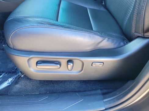 Used 2021 Toyota Tacoma Limited image 20