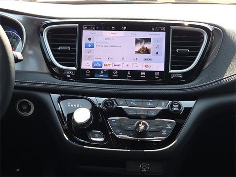 New 2026 Chrysler Pacifica Select image 11