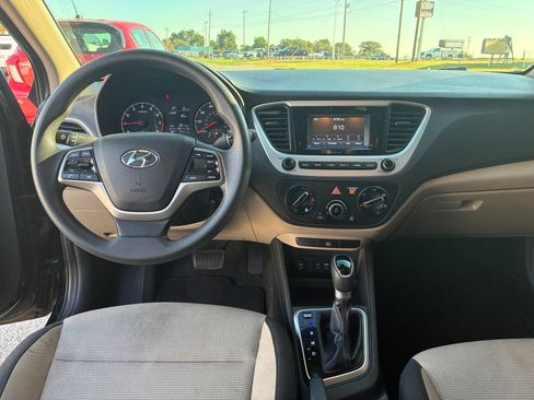 Used 2022 Hyundai Accent SE FWD image 4