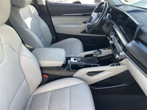 Used 2024 Kia Telluride S w/ S Sunroof Package image 11
