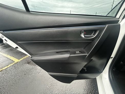 Used 2017 Toyota Corolla SE image 20