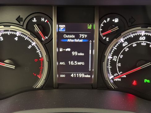Used 2023 Toyota 4Runner Limited AWD/4WD image 19