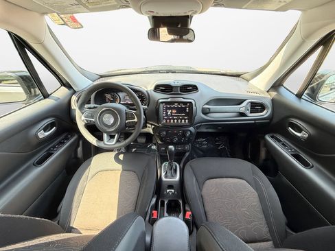 Used 2023 Jeep Renegade Latitude AWD/4WD image 10