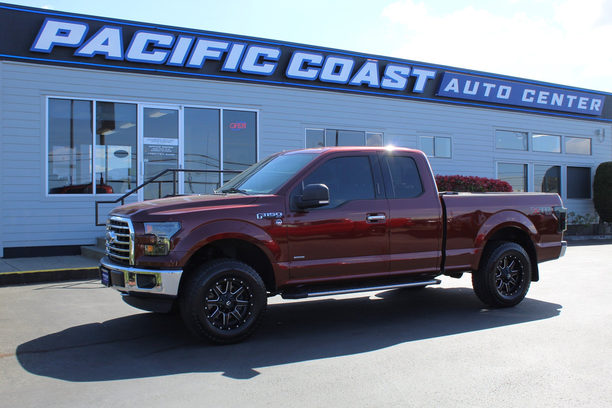 Used 2015 Ford F150 XLT w/ Equipment Group 302A Luxury AWD/4WD image 1