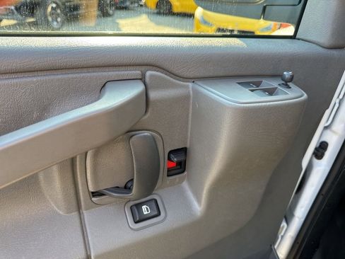 Used 2023 GMC Savana 2500 image 19