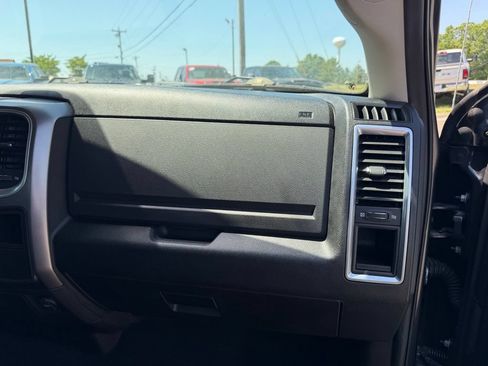 Used 2021 RAM 1500 Classic SLT AWD/4WD image 32
