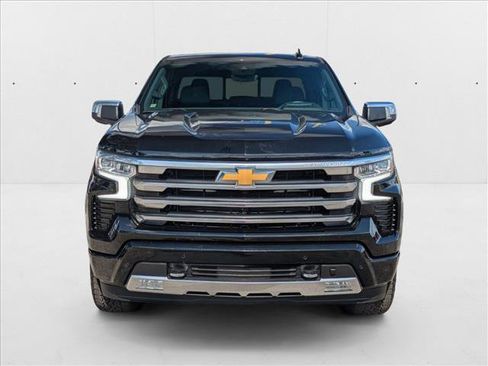 Used 2024 Chevrolet Silverado 1500 High Country w/ Technology Package image 2