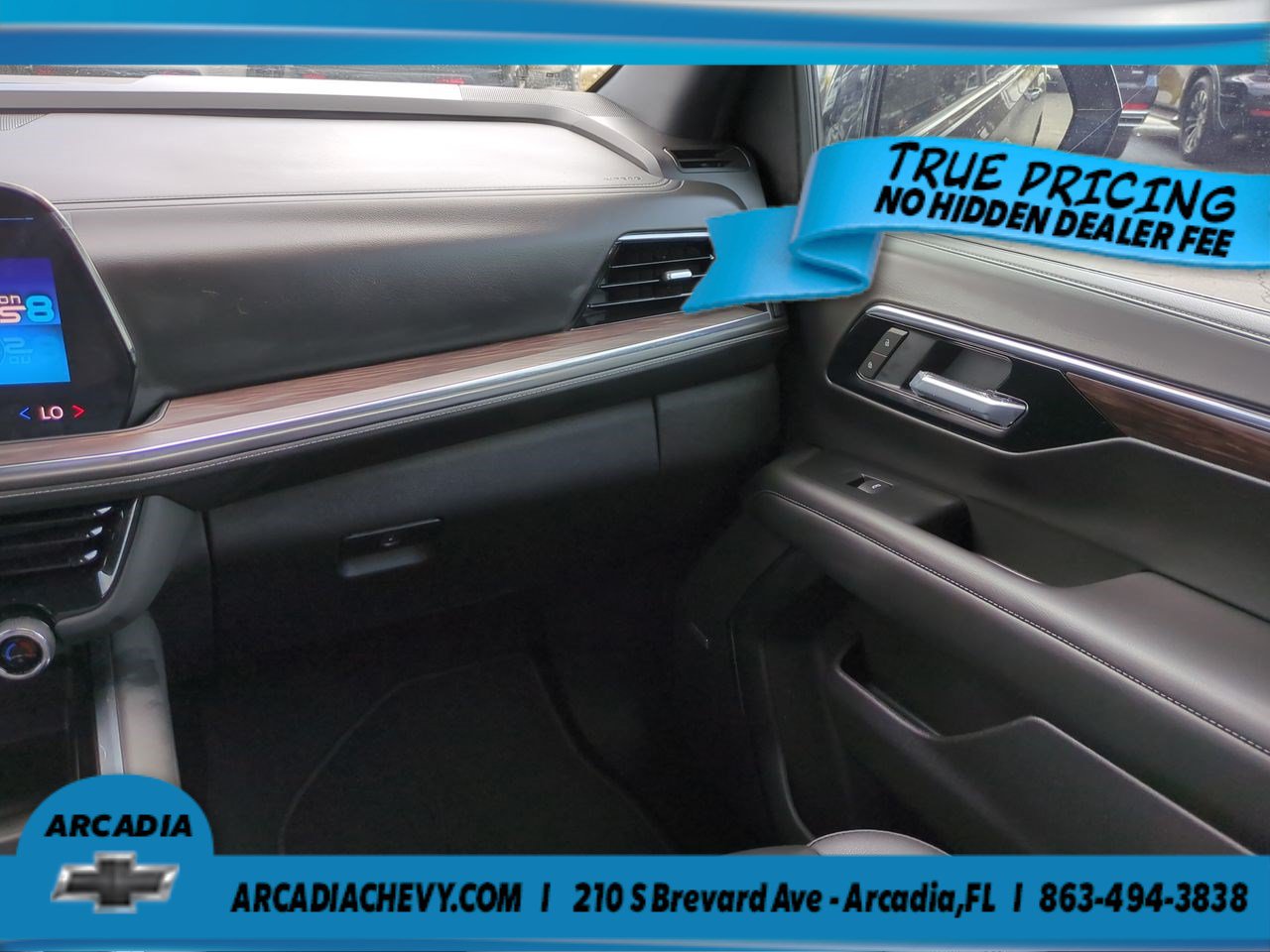Used 2025 Chevrolet Suburban LT w/ Comfort Package RWD image 18
