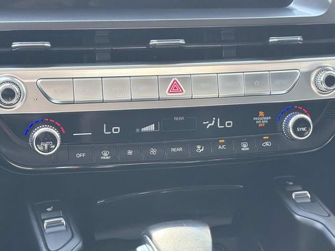 Used 2025 Kia Telluride S FWD image 16