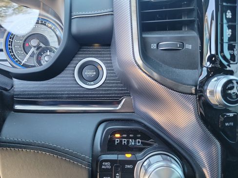 Used 2020 RAM 1500 Limited w/ Black Appearance Package AWD/4WD image 20
