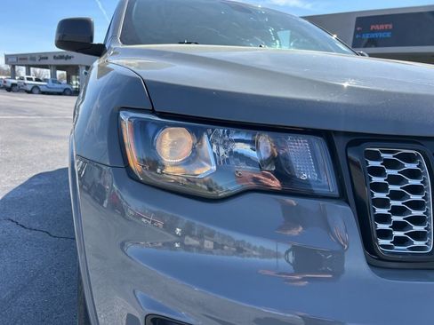 Used 2020 Jeep Grand Cherokee Altitude image 34