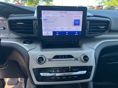 Used 2024 Ford Explorer XLT AWD/4WD image 36