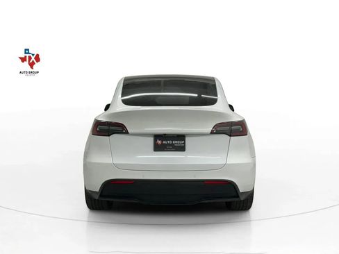 Used 2022 Tesla Model Y Long Range image 7