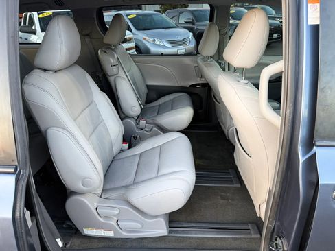 Used 2017 Toyota Sienna XLE w/ XLE Navigation Package image 19