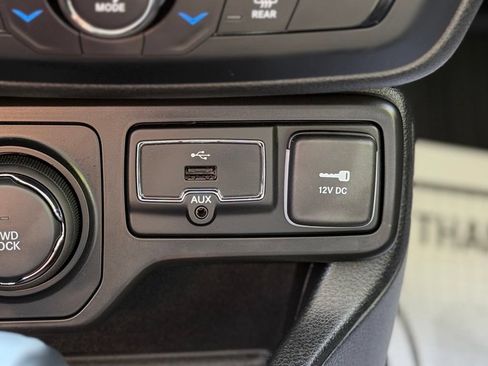 Used 2019 Jeep Renegade Limited AWD/4WD image 14
