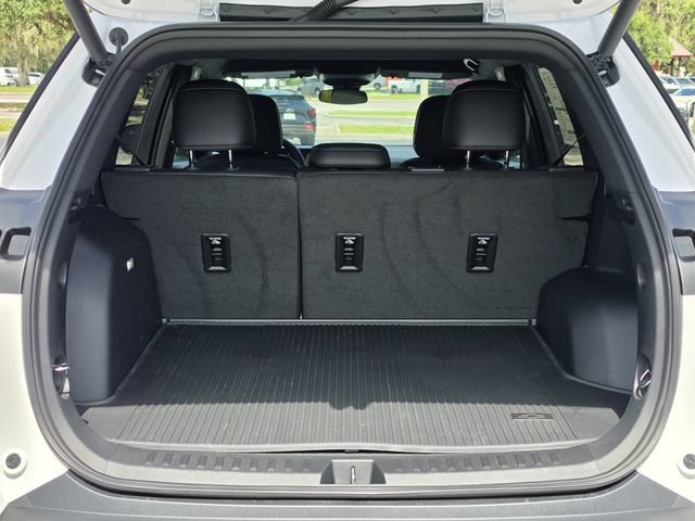 New 2027 Chevrolet Equinox LT w/ Convenience Package II FWD image 12