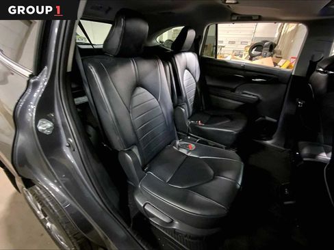 Used 2023 Toyota Highlander XLE image 20