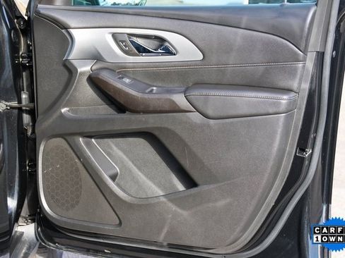 Used 2022 Chevrolet Traverse LT image 15
