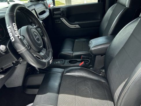 Used 2012 Jeep Wrangler Rubicon AWD/4WD image 14