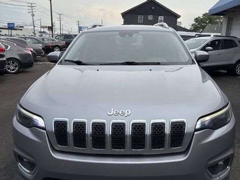 Used 2019 Jeep Cherokee Limited w/ Luxury Group FWD image 2