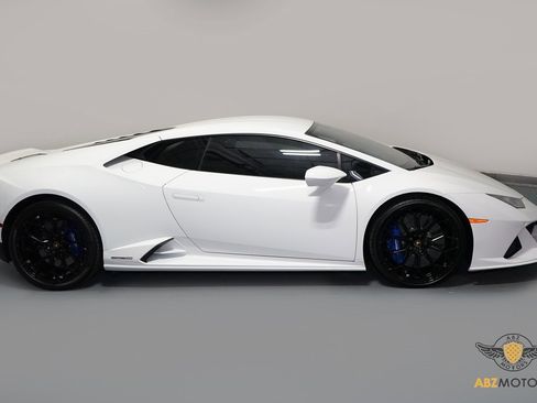 Used 2020 Lamborghini Huracan EVO image 4