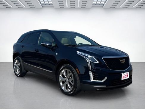 Used 2021 Cadillac XT5 Sportv w/ LPO, Floor Liner Package image 2