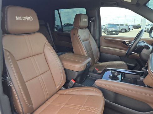 Certified 2025 Chevrolet Tahoe High Country AWD/4WD image 26