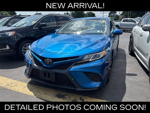 Used 2019 Toyota Camry SE FWD image 1