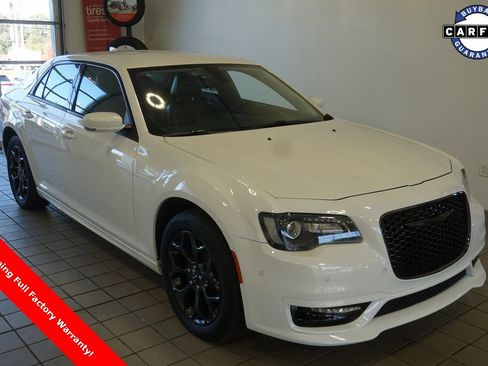 Used 2023 Chrysler 300 Touring L image 1